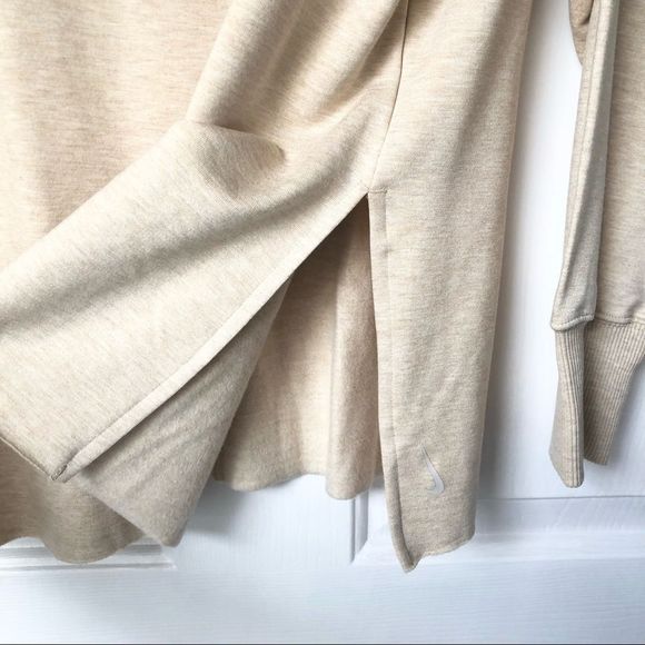 nike - yoga luxe fleece v-neck top - Picture 4 of 6